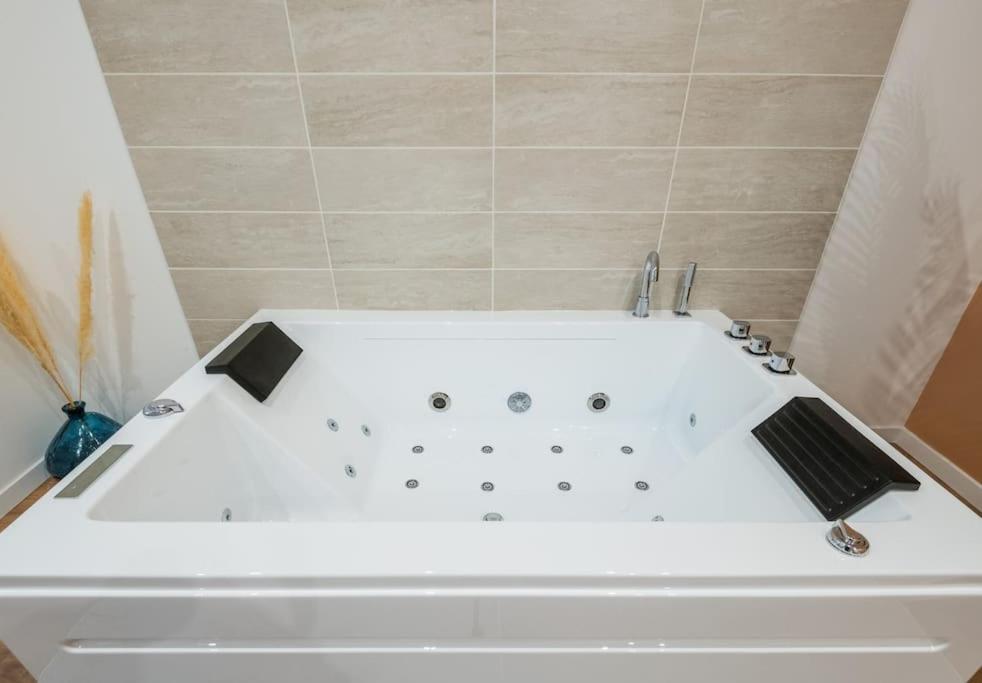 Charmant Cocon Avec Jacuzzi - Bordeaux Centre Buitenkant foto